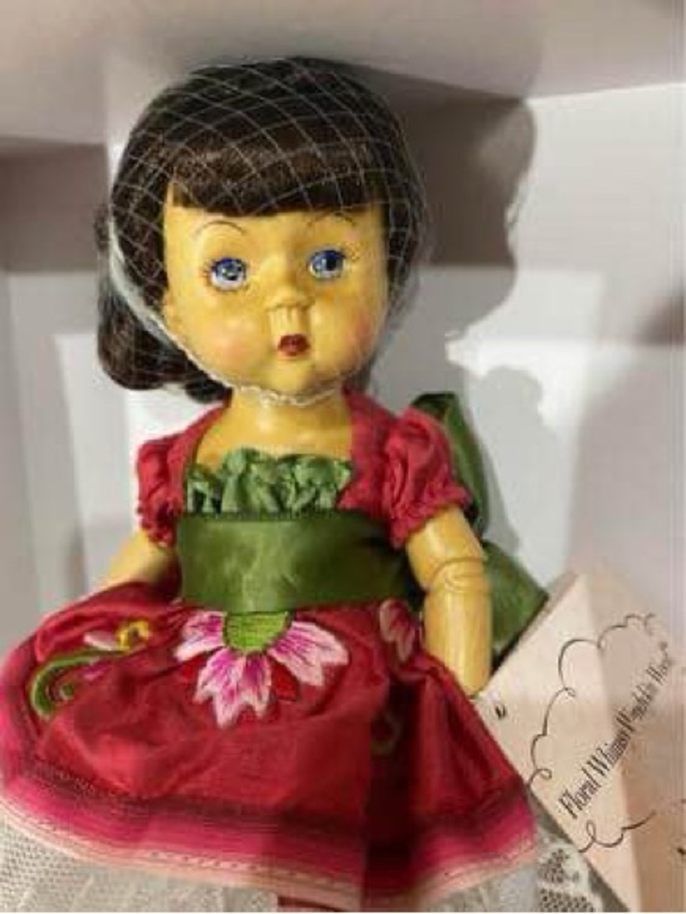 Madame Alexander WOODEN WENDYKINS Red Dress 8” Doll with Green Sash/Brown Hair